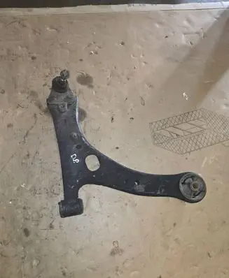 Toyota Corolla Verso AR10 Front lower control arm/wishbone 