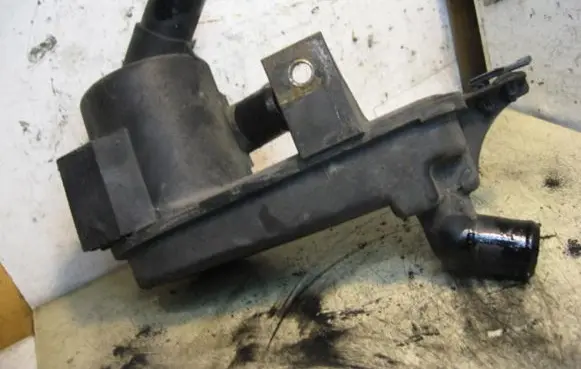 Ford Focus Breather valve XS4Q6A785AB