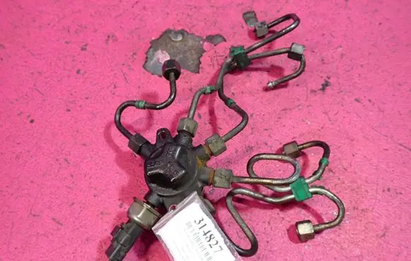 Renault Kangoo I Fuel distributor 8200584034