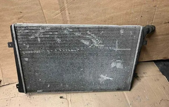 Volkswagen Touran I Intercooler radiator 3CO121253