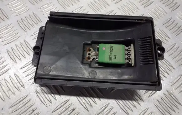 Audi A3 S3 8L Heater blower fan relay 