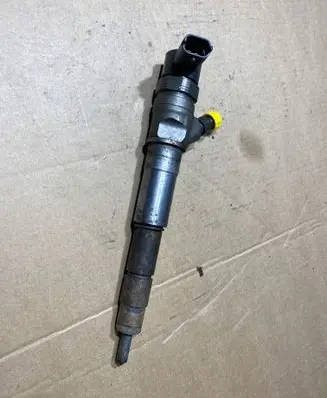Renault Master III Fuel injector 0445110375 8200912052