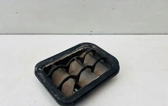 Audi A3 S3 8L Quarter panel pressure vent 1H0819465E