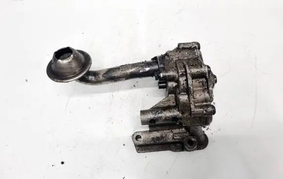 Volkswagen PASSAT B5.5 Oil pump 038115105B