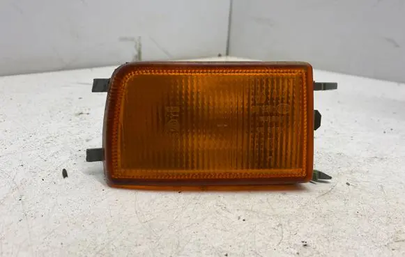Volkswagen Golf III Front bumper turn signal 1H0953155B