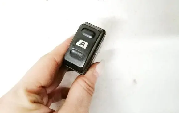 Citroen Xsara Picasso Electric window control switch 22681