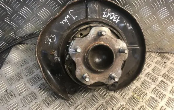 Nissan Juke I F15 Rear wheel hub