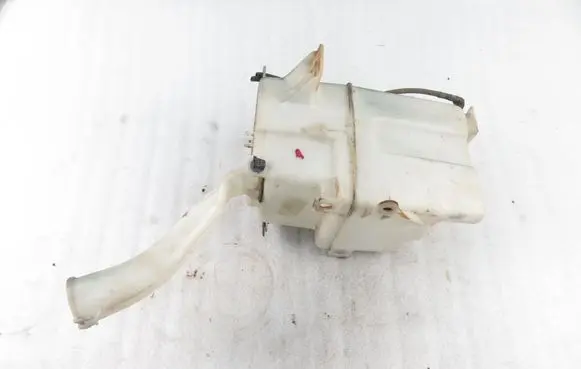 Mitsubishi Outlander Windshield washer fluid reservoir/tank 