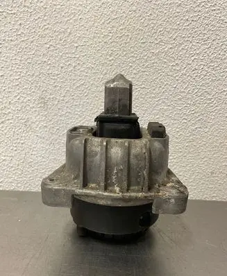 BMW 5 F10 F11 Engine mount bracket 6777371 68623513 2036040