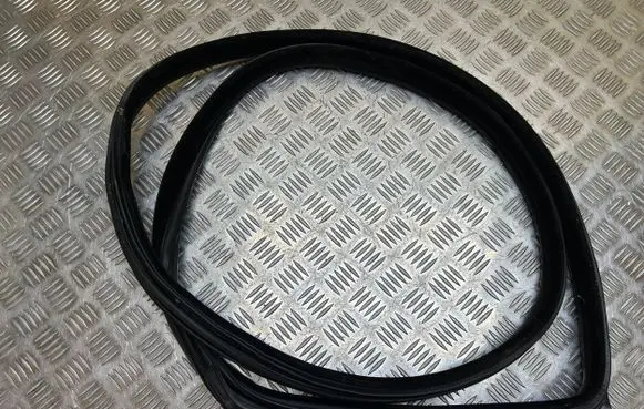BMW 6 F06 Gran coupe Rubber seal rear door 7275315