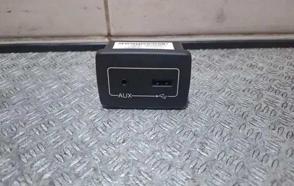 Citroen Jumper USB socket connector 7356546330