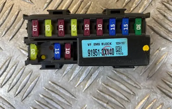 Hyundai i30 Fuse module 919513X140