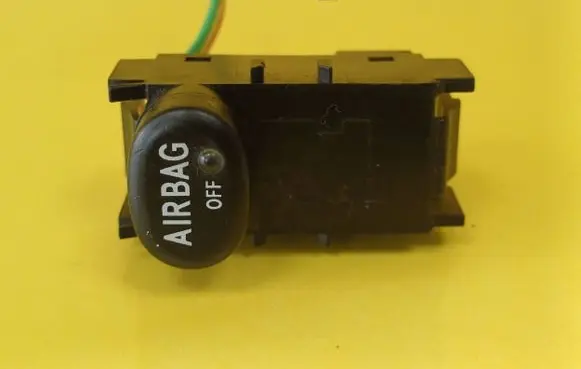 Passenger airbag on/off switch