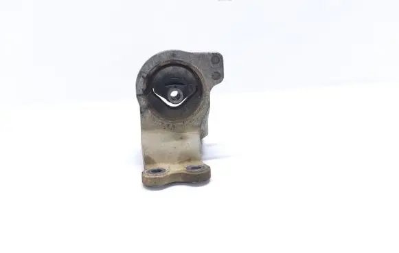 Mitsubishi Space Wagon Engine mount bracket