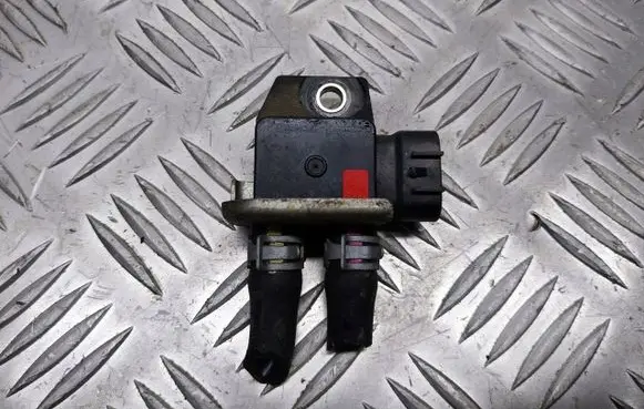Toyota Auris E180 Fuel pressure sensor 89481-12050