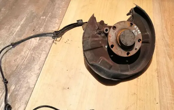 Audi A4 S4 B7 8E 8H Rear wheel hub spindle/knuckle 