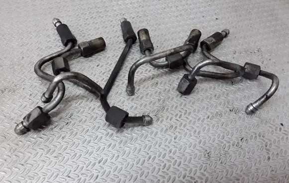 Fuel injector supply line/pipe