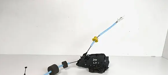 BMW 3 G20 G21 Front door lock 7445041