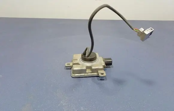 Honda CR-V Voltage converter/converter module W3T23671