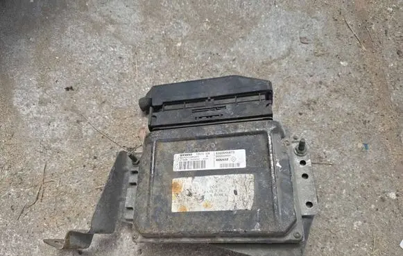 Renault Scenic I Engine control unit/module 8200056873
