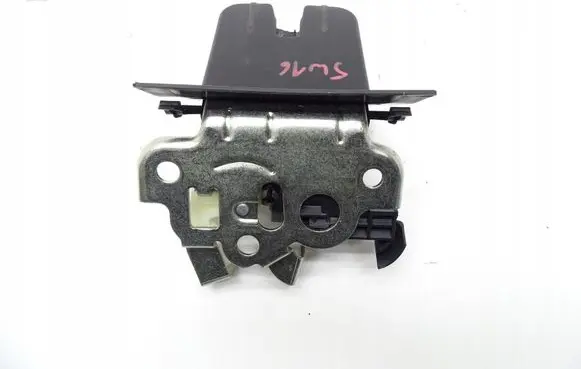Audi Q3 8U Tailgate lock loop/hook striker 8U0827520