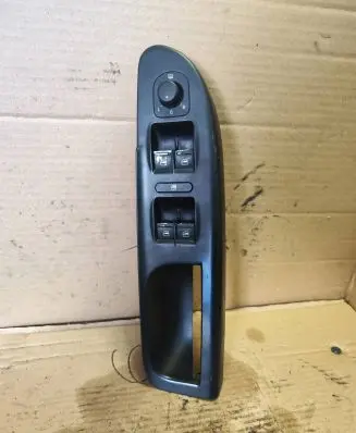 Volkswagen PASSAT B6 Electric window control switch 3C1867171