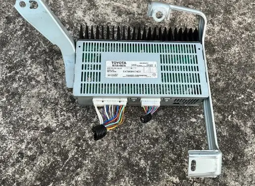 Lexus RX 330 - 350 - 400H Sound amplifier 8610048070