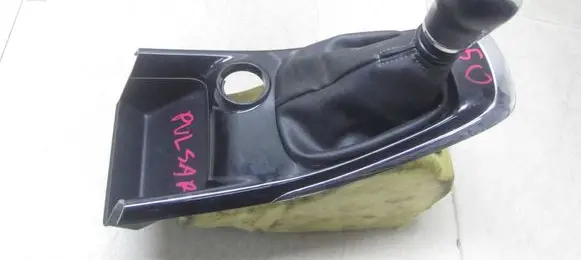 Nissan Pulsar Gear shifter/selector 341013ZV0A