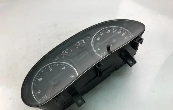Volkswagen Polo Speedometer (instrument cluster) 6Q0920822D