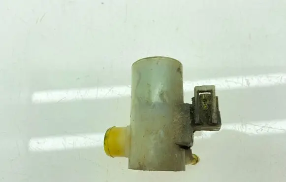 Subaru Forester SF Windscreen/windshield washer pump