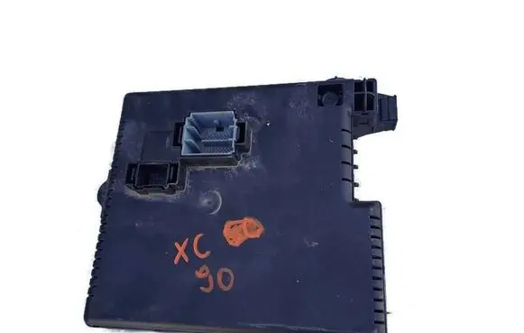 Volvo XC90 Fuse module 30728512 28017881 05W374