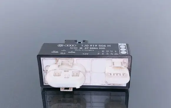 Skoda Octavia Mk2 (1Z) Coolant fan relay 1J0919506H 89888400
