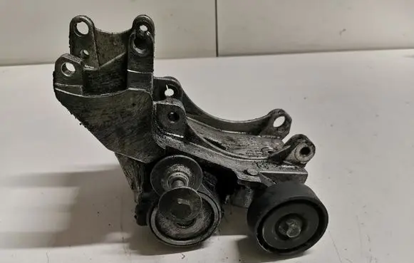 Peugeot 607 A/C compressor mount bracket 96348179