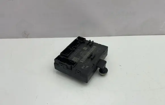 Volkswagen Jetta VI Door control unit/module 5Q0959593E 5Q0959593