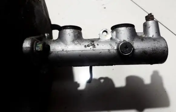 Mitsubishi Space Wagon Master brake cylinder