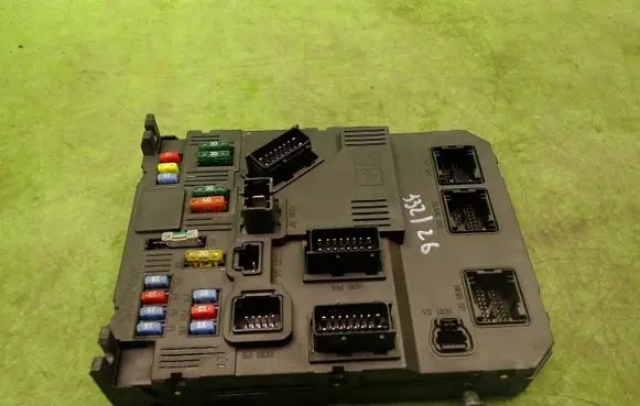 Citroen Xsara Picasso Fuse module S118085320D
