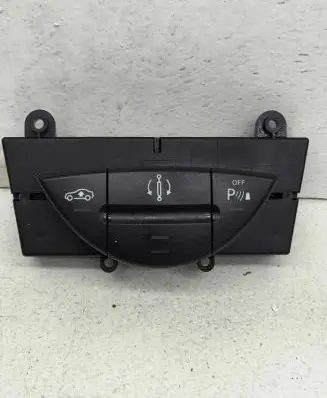 Mercedes-Benz CLS C219 Parking (PDC) sensor switch 2118217058 03751202