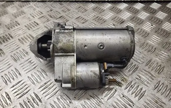 Volkswagen PASSAT B5.5 Starter motor 068911024E