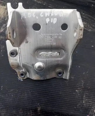 BMW 5 F10 F11 Radiator mount bracket 7186514