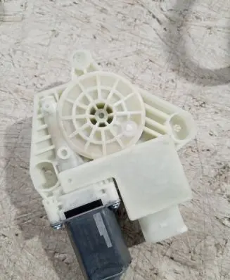 BMW 5 G30 G31 Front door window regulator motor 7455082