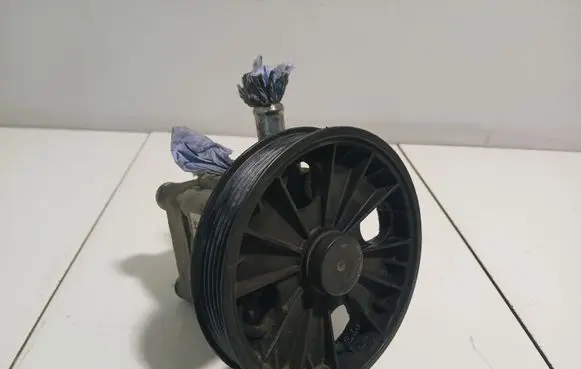 Volvo XC90 Power steering pump 307605431
