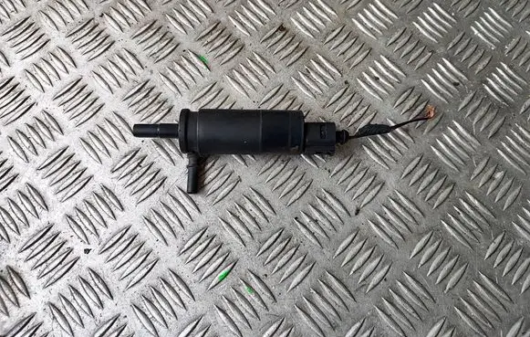 Chevrolet Captiva Headlight washer pump 89032971