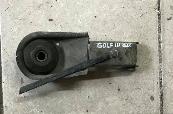 Volkswagen Golf III Engine mount bracket 867199383A