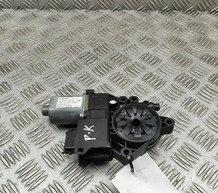 Hyundai i40 Front door window regulator motor 824503Z010 F00S1A2935