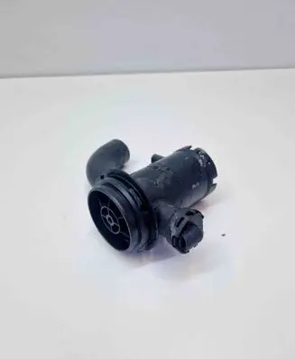 Engine mount vacuum valve