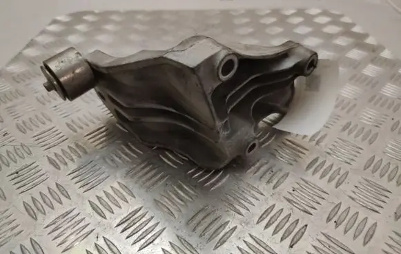 Ford Mustang VI Engine mounting bracket X05302A