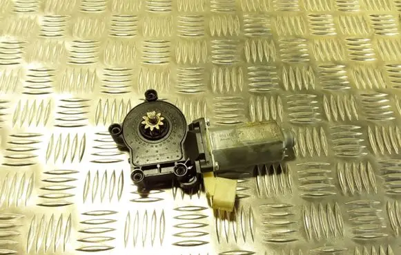 Volvo XC70 Front door window regulator motor