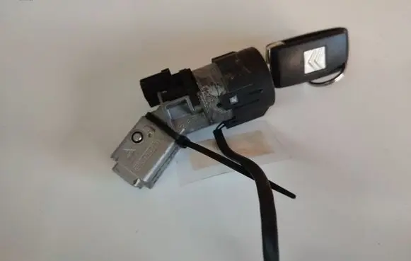 Citroen C4 I Picasso Ignition lock 96410600