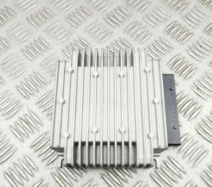 Tesla Model S Sound amplifier 100483310A