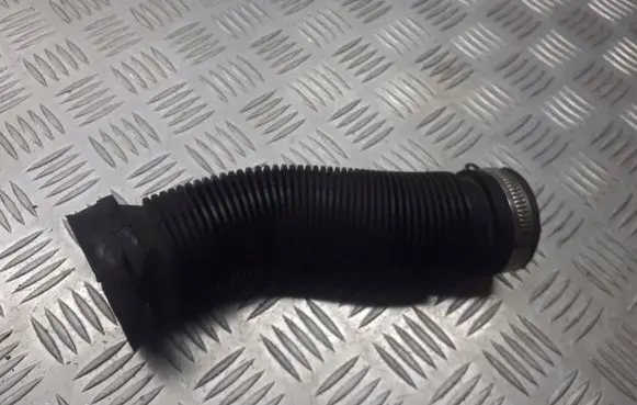 Opel Astra H Air intake hose/pipe 13105267